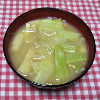 油揚げともやしとブロッコリーの茎の味噌汁☆